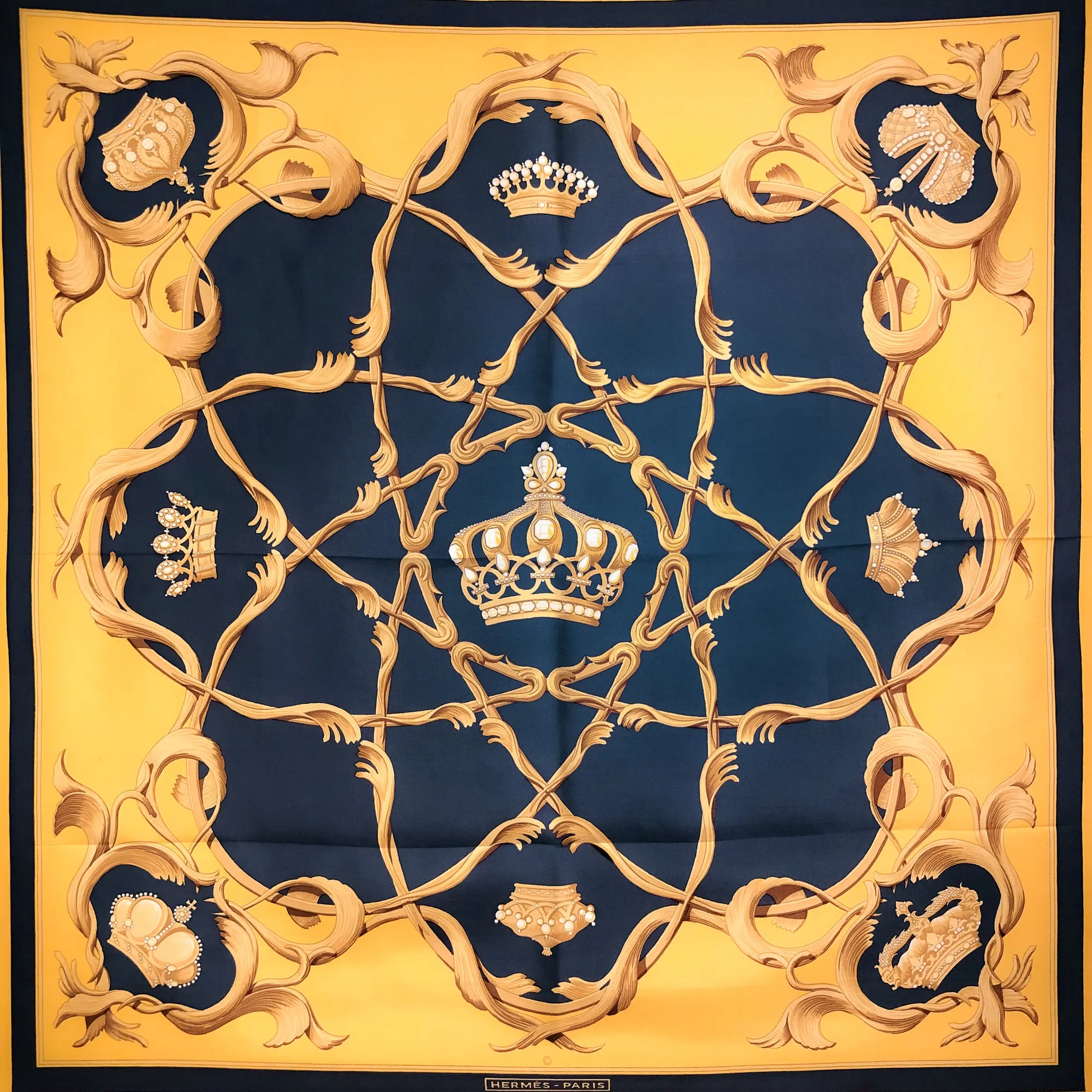 Crown Hermes Scarf by Julia Abadie 90 cm Silk Twill Early Issue